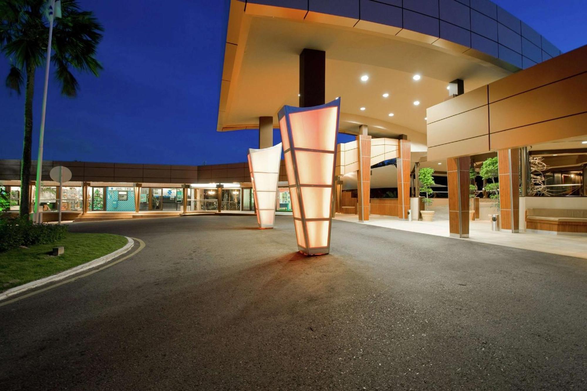 Hilton Trinidad & Conference Centre Hotel Belmont Exterior photo